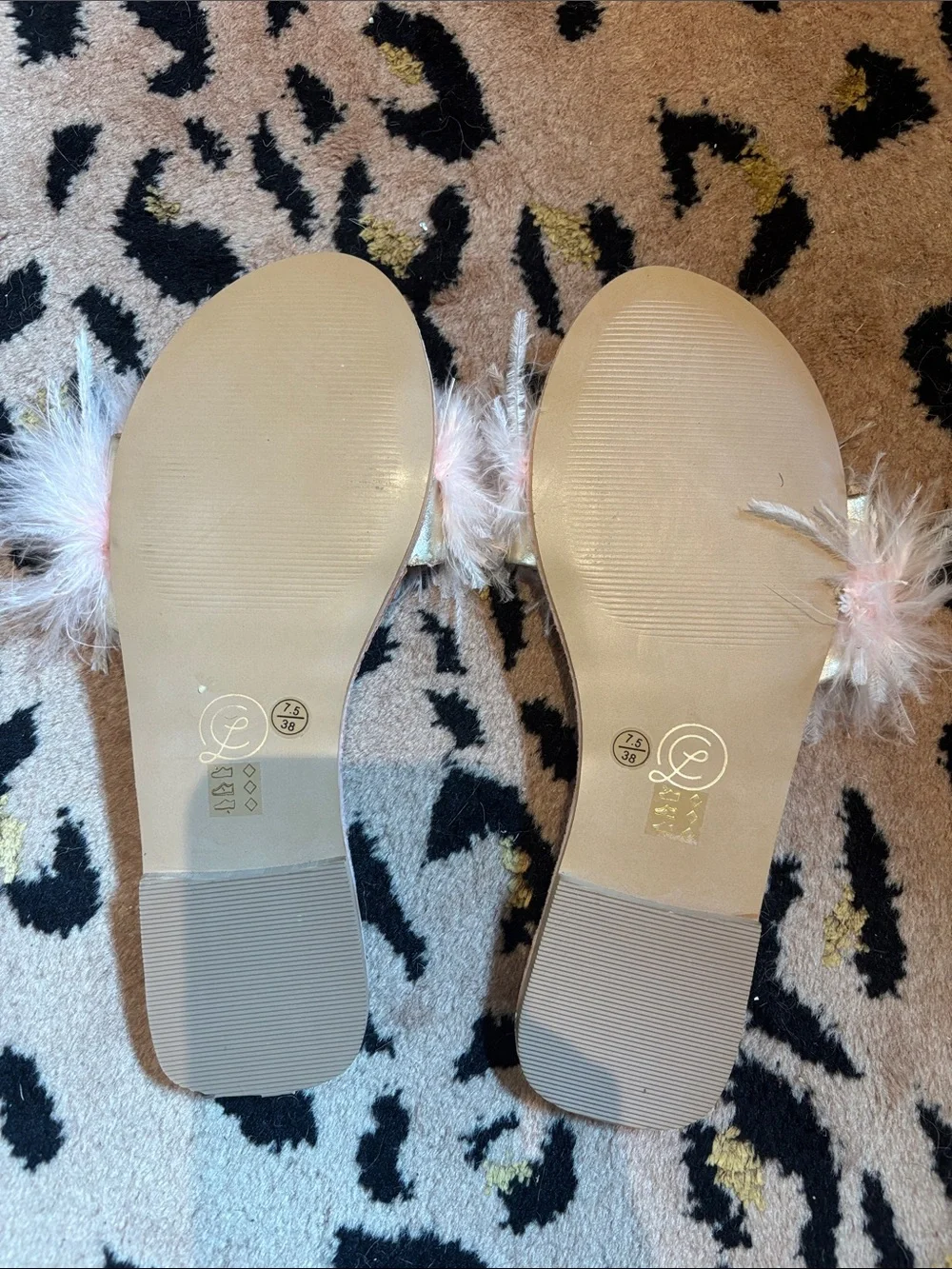 Chinese Laundry Women’s Boa Pale Pink Feather Slide Sandals - Brand New